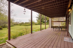 Apartment (0 Bedroom) | Interior - Soothing Studio w/ Lush Views: 2 Mi to Beach! (Smith River)