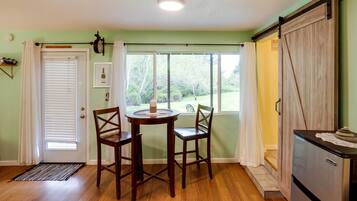 Apartment (0 Bedroom) | Interior