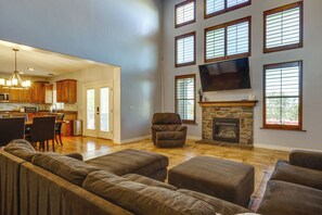 House (5 Bedrooms) | Interior