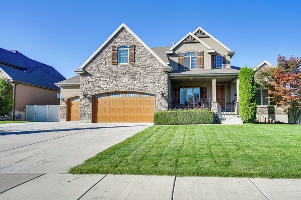 House (5 Bedrooms) | Front of property