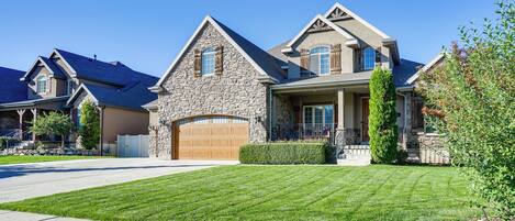 House (5 Bedrooms) | Interior