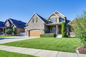 House (5 Bedrooms) | Interior
