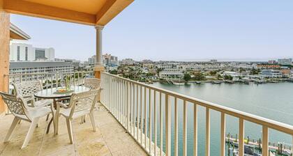 8th Floor Penthouse, Walk to Clearwater Beach