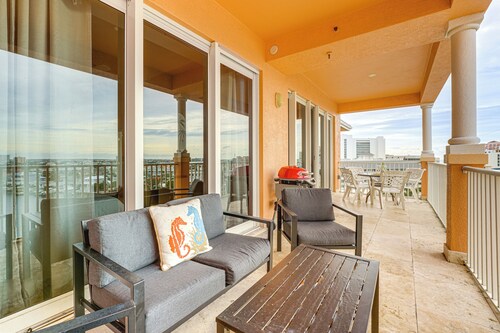 8th Floor Penthouse, Walk to Clearwater Beach