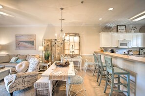 Interior - Little River Condo w/ Pool < 6 Mi to Beach! (Little River)