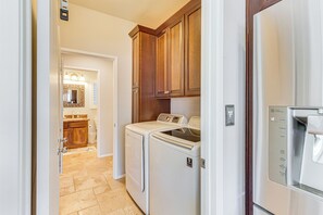 House (4 Bedrooms) | Interior - 'gateway Grand Oasis' Palm Springs Gem w/ Pool! (Palm Springs)