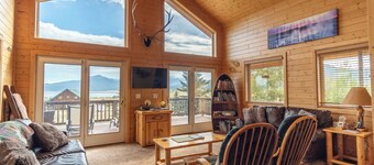 Cozy Henrys Lake Escape - 20 Miles to Yellowstone!