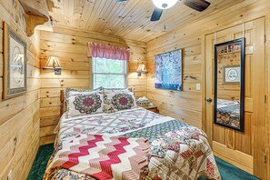 House (2 Bedrooms) | Interior - 11 Mi to Dtwn: Franklin Cabin w/ Porch! (Franklin)