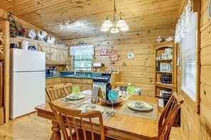 House (2 Bedrooms) | Interior - 11 Mi to Dtwn: Franklin Cabin w/ Porch! (Franklin)