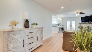 House (4 Bedrooms) | Interior - Private Pool & Patio: Modern Lake Havasu Home! (Lake Havasu City)
