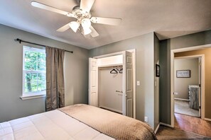 House (4 Bedrooms) | Interior - Holiday Island Home: Fire Pit & Boat Parking! (Eureka Springs)