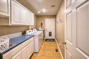 House (4 Bedrooms) | Interior - Holiday Island Home: Fire Pit & Boat Parking! (Eureka Springs)