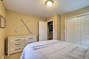 House (4 Bedrooms) | Interior - Holiday Island Home: Fire Pit & Boat Parking! (Eureka Springs)