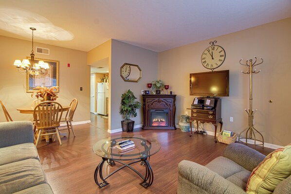 Apartment (1 Bedroom) | Interior - Parkway Condo ~ Walk to Island in Pigeon Forge! (Pigeon Forge)
