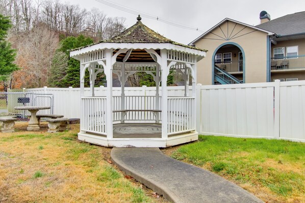 Apartment (1 Bedroom) | Interior - Parkway Condo ~ Walk to Island in Pigeon Forge! (Pigeon Forge)