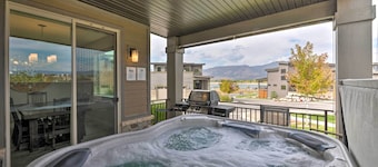 Modern Huntsville Resort Retreat w/ Deck & Hot Tub