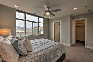 Interior - Modern Huntsville Resort Retreat w/ Deck & Hot Tub (Huntsville)