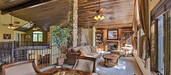 Centrally Located: Lavish Pinetop Paradise!