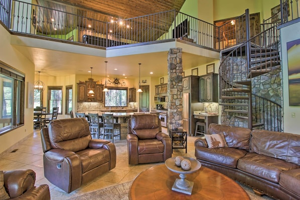 House (4 Bedrooms) | Interior - Centrally Located: Lavish Pinetop Paradise! (Pinetop)