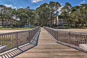 Apartment (2 Bedrooms) | Interior - Beach + Pool Access: Colorful Hilton Head Condo! (Hilton Head Island)