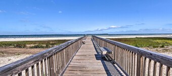 Beach + Pool Access: Colorful Hilton Head Condo!