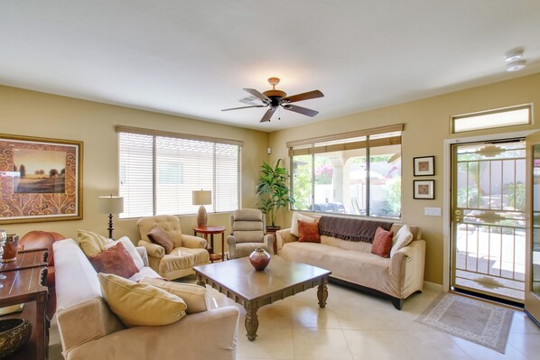 House (3 Bedrooms) | Interior