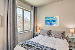 Bed sheets - Anchorage Studio Escape ~ 14 Miles From Downtown! (Anchorage)