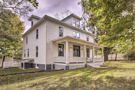 Casa (Multiple Bedrooms) | Interior. 'thomson Farm' Classic Home < 10 Mi to Vineyards!