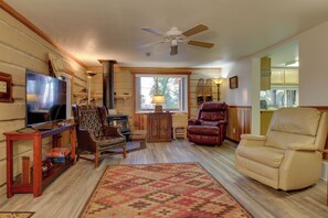 House (3 Bedrooms) | Interior