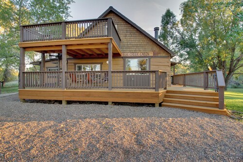 Cozy Augusta Cabin w/ Furnished Deck & Grill!