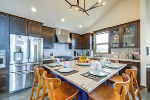 House (4 Bedrooms) | Interior