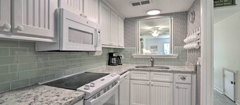 Close to Beach & Coligny Plaza: Hilton Head Condo!