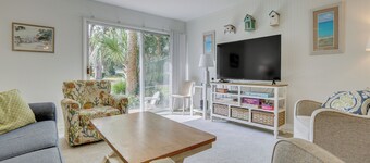 Walk to Beach! Hilton Head Island Escape w/ Pool