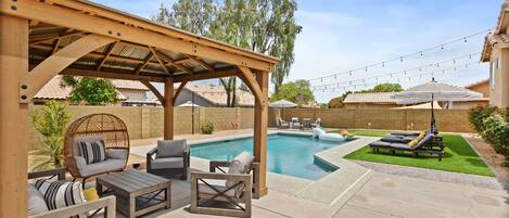 House (6 Bedrooms) | Interior