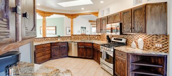 Red Rock Mtn View & Fire Pit: Central Sedona Home!