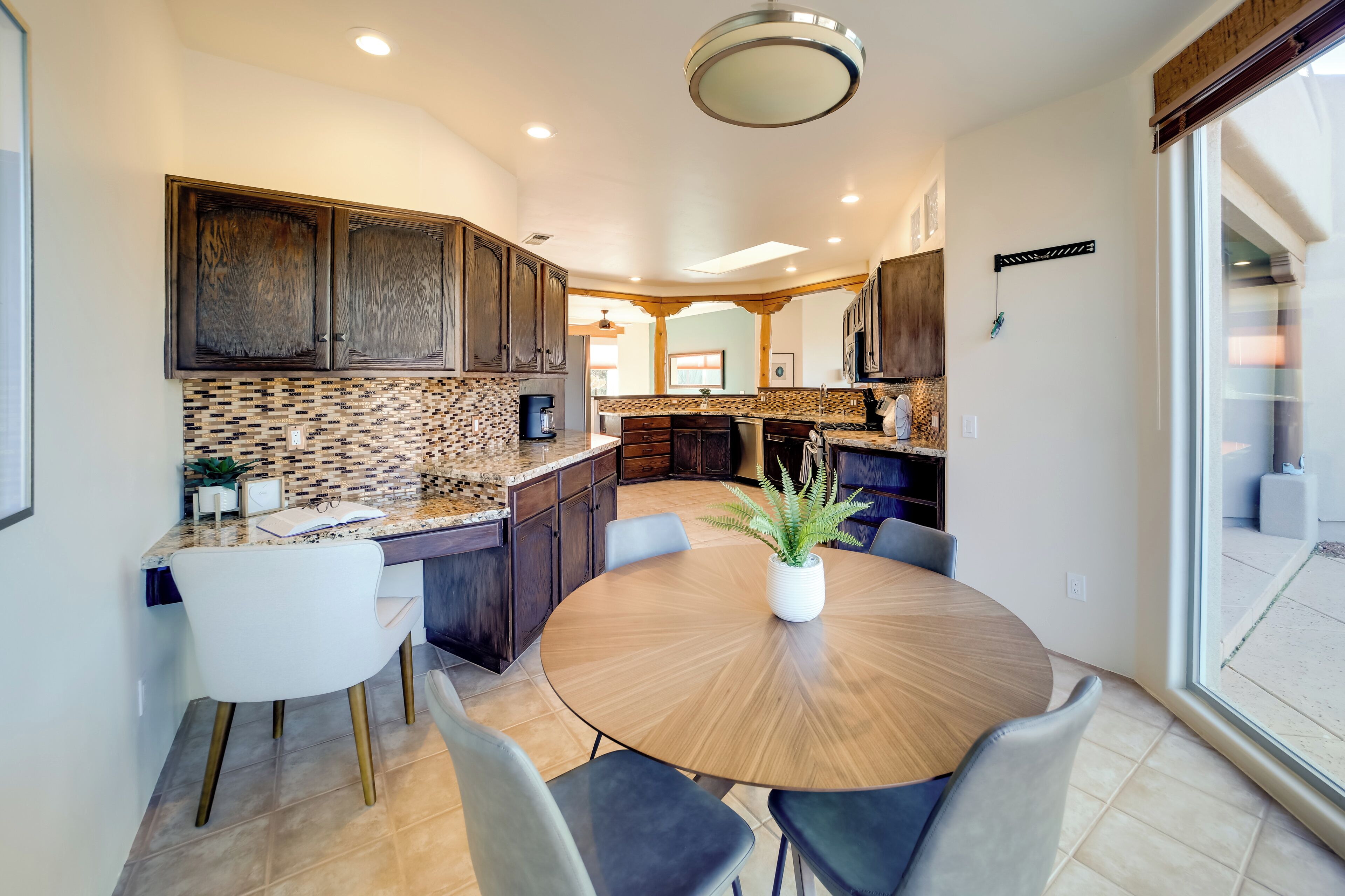 المنشأة من الداخل