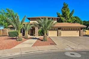 Interior - Pool, Bar & Game Room: Red Mountain Mesa Oasis (Mesa)