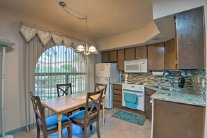 Apartment (1 Bedroom) | Interior - Green Valley Townhome w/ Resort Amenities! (Green Valley)