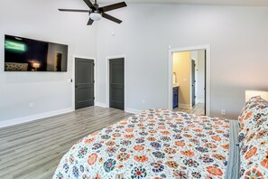Interior - Lakefront Hot Springs Home w/ Private Dock (Hot Springs)