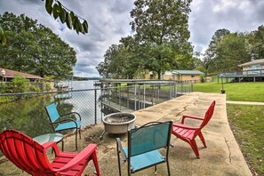 Terrace/patio - New! Contemporary Hot Springs Retreat w/ Boat Dock (Hot Springs)
