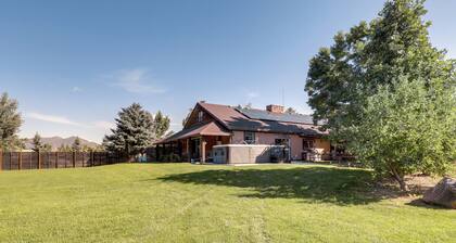 Heber City Home: Private Yard & Hot Tub!