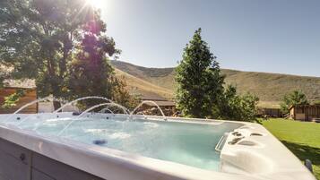 Rumah (3 Bedrooms) | Bagian depan properti