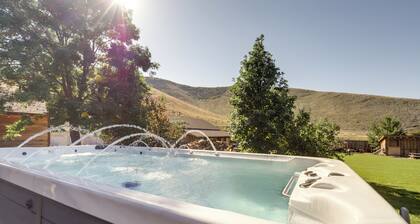 Heber City Home: Private Yard & Hot Tub!