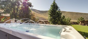 Heber City Home: Private Yard & Hot Tub!