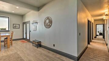 ุงูู
ูุดุฃุฉ ู
ู ุงูุฏุงุฎู