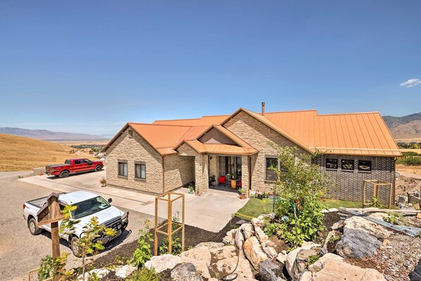 House (3 Bedrooms) | Interior - Spacious Tooele Unit w/ Sprawling Mtn Views! (Tooele)