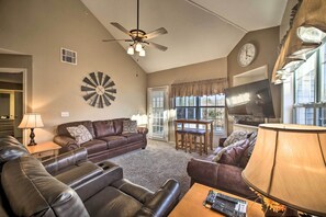 Apartment (3 Bedrooms) | Interior - Lakefront Branson Getaway Near Marina & Fishing! (Branson)