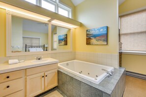 Apartment (3 Bedrooms) | Interior - Glen Arbor Vacation Rental w/ Views of Lake! (Glen Arbor)