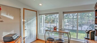 Game Room, Yard, Deck & Fireplace: Lakeside Home