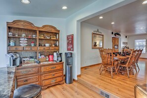 Interior - Game Room, Yard, Deck & Fireplace: Lakeside Home (Lakeside)
